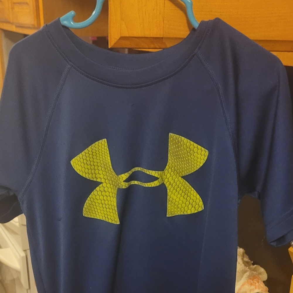 Boys XS Under Armour shirt